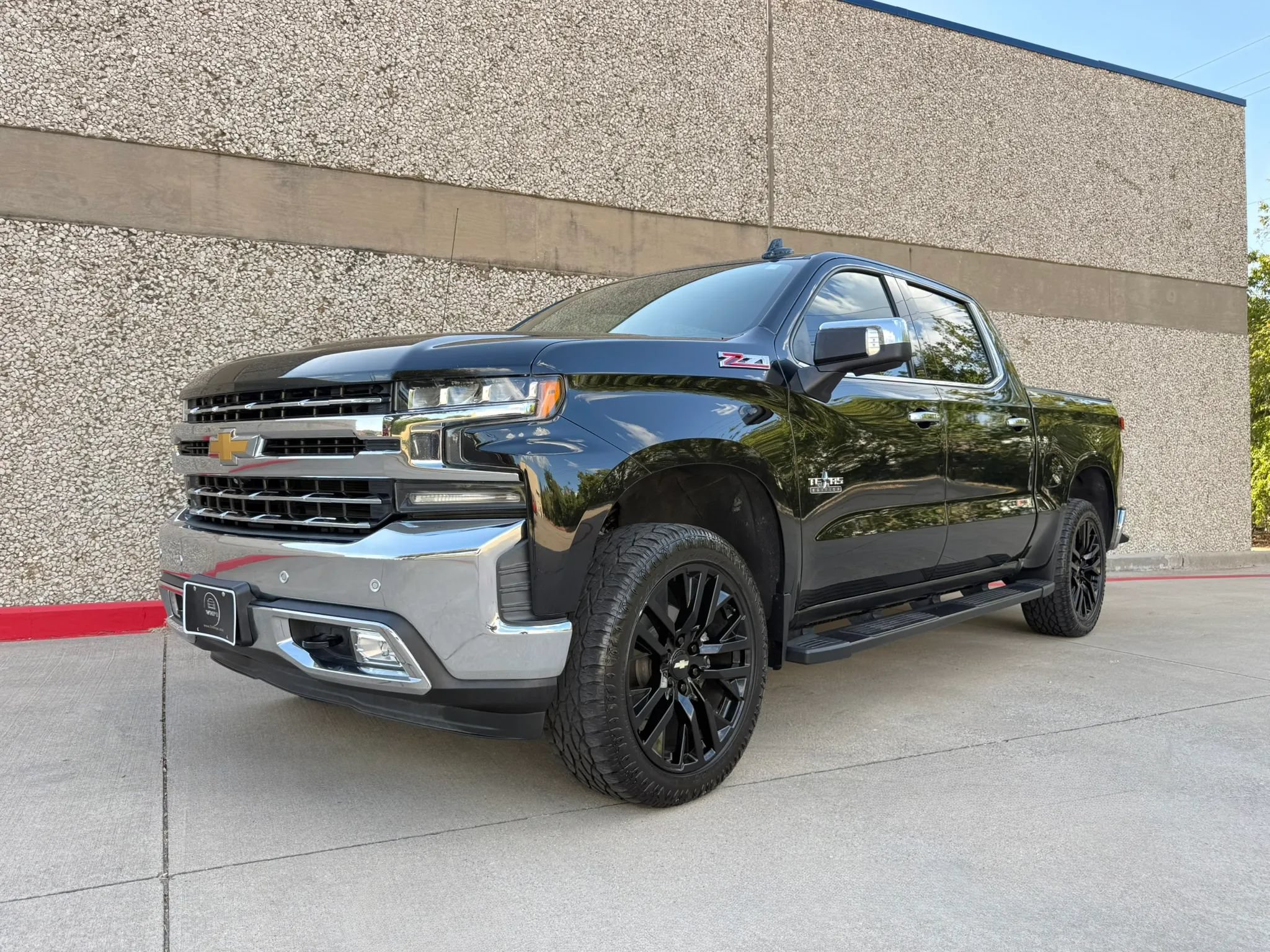 Used 2019 Chevrolet Silverado 1500 LTZ w/ LTZ Texas Edition AWD/4WD image 2