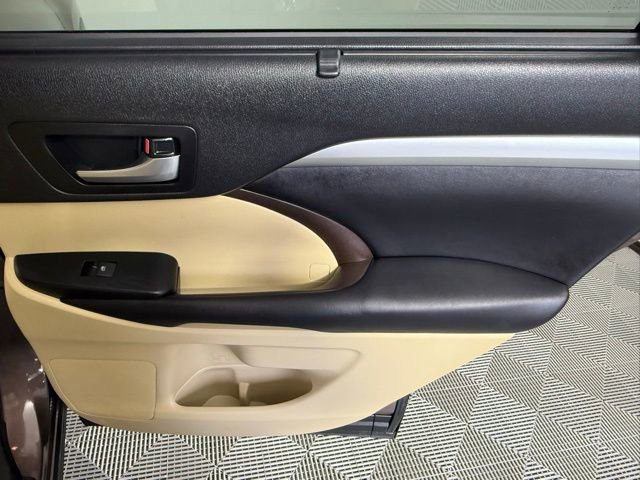 Used 2019 Toyota Highlander XLE FWD image 42