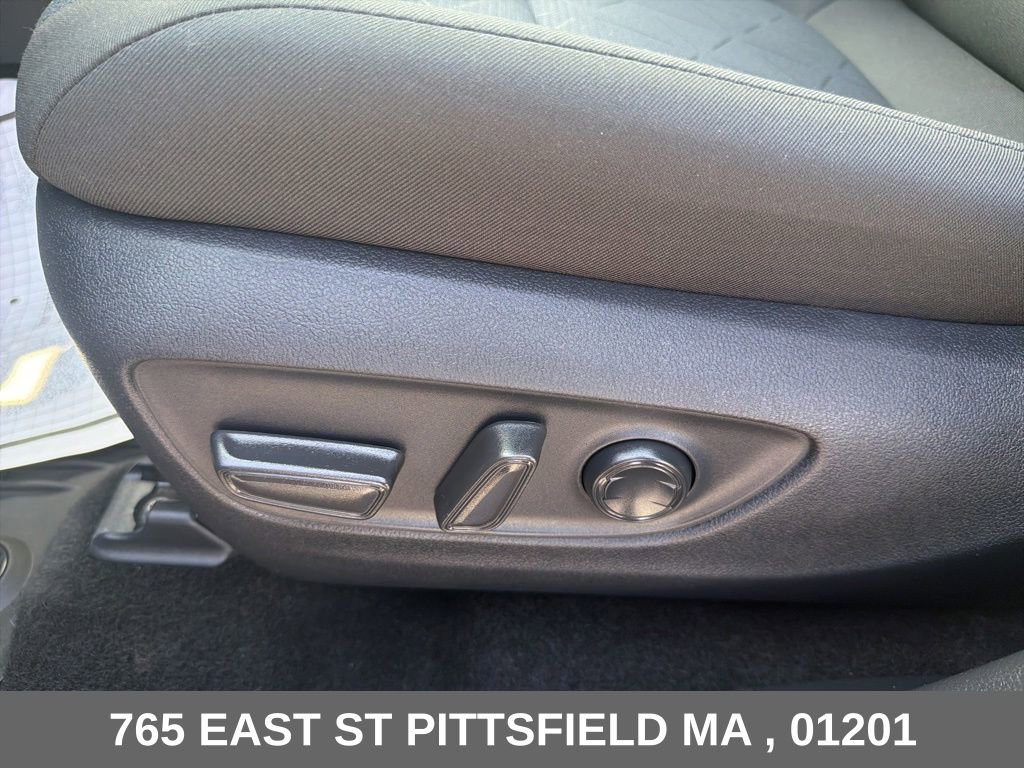 Used 2025 Toyota RAV4 XLE w/ Convenience Package AWD/4WD image 16