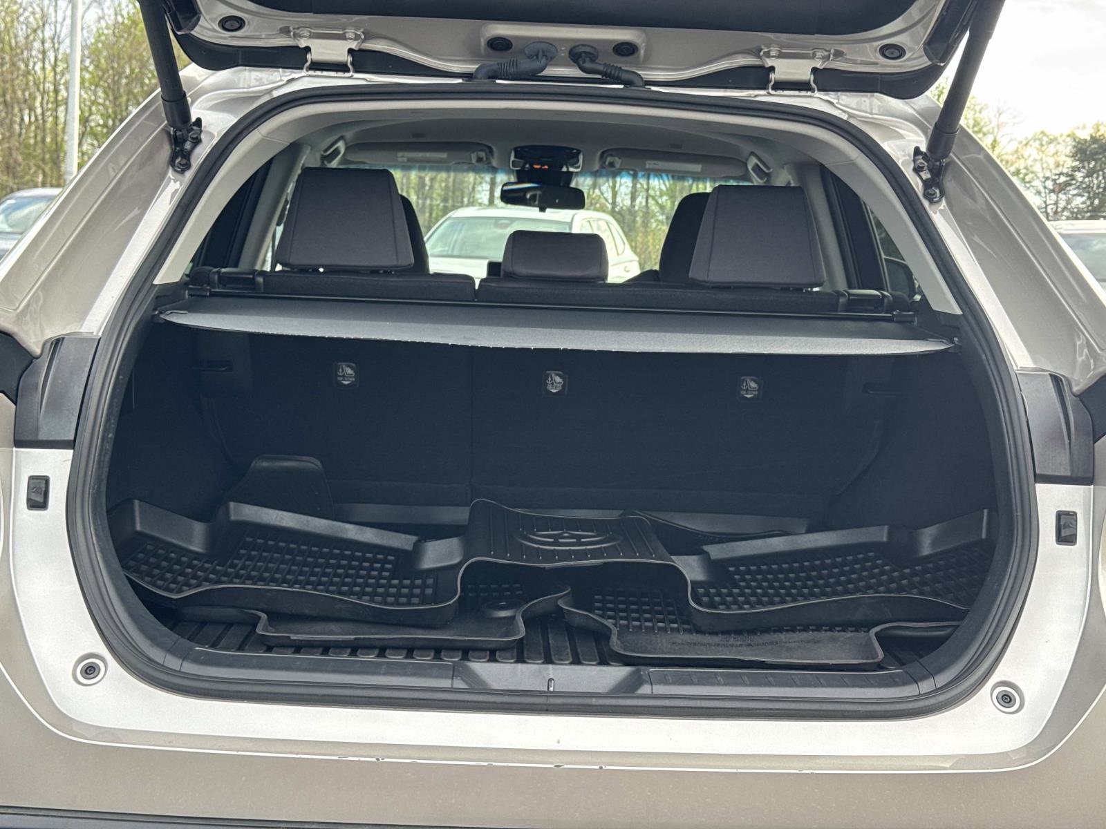 Used 2024 Toyota Venza LE image 17