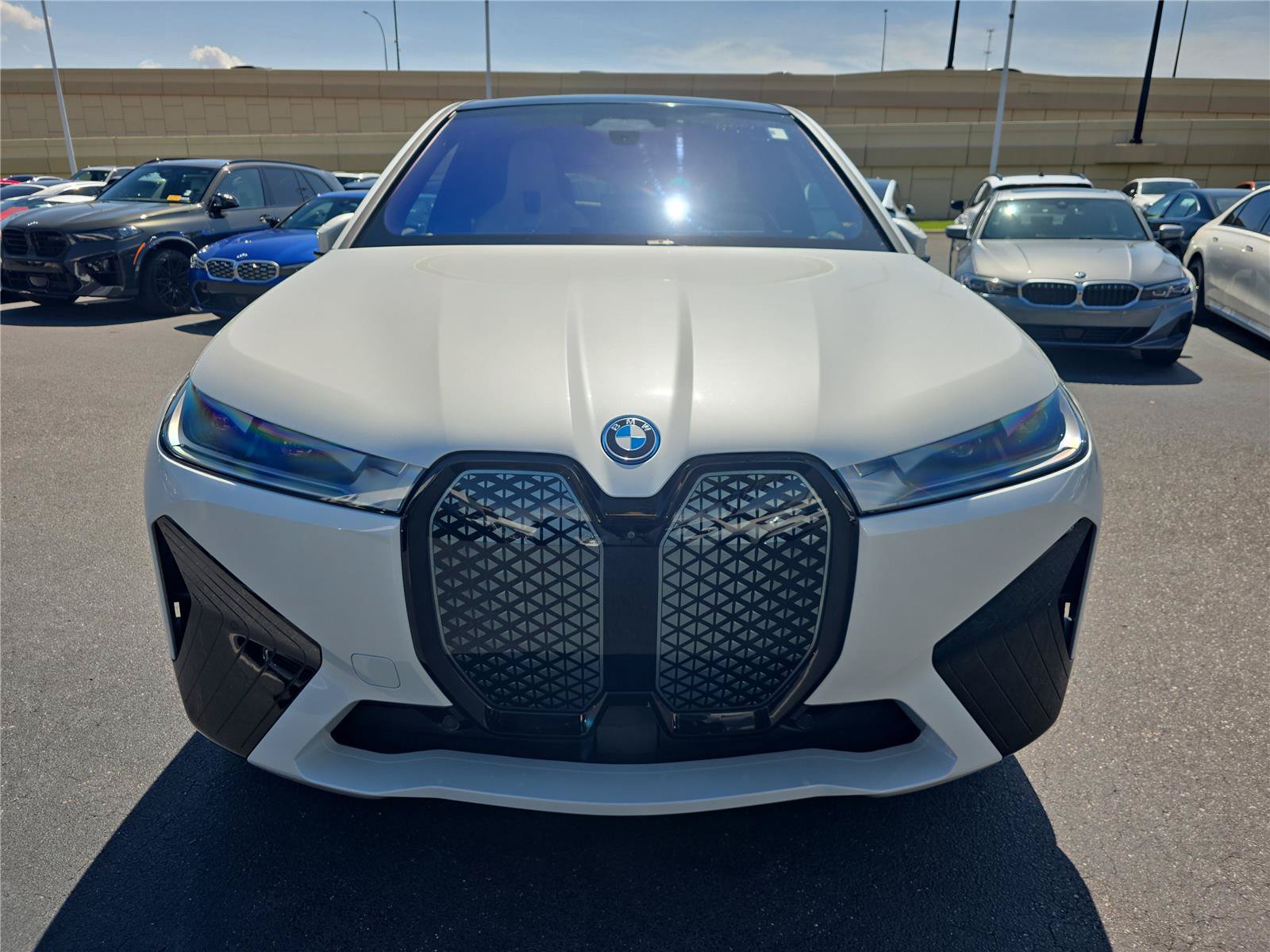Used 2025 BMW iX xDrive50 AWD/4WD image 8