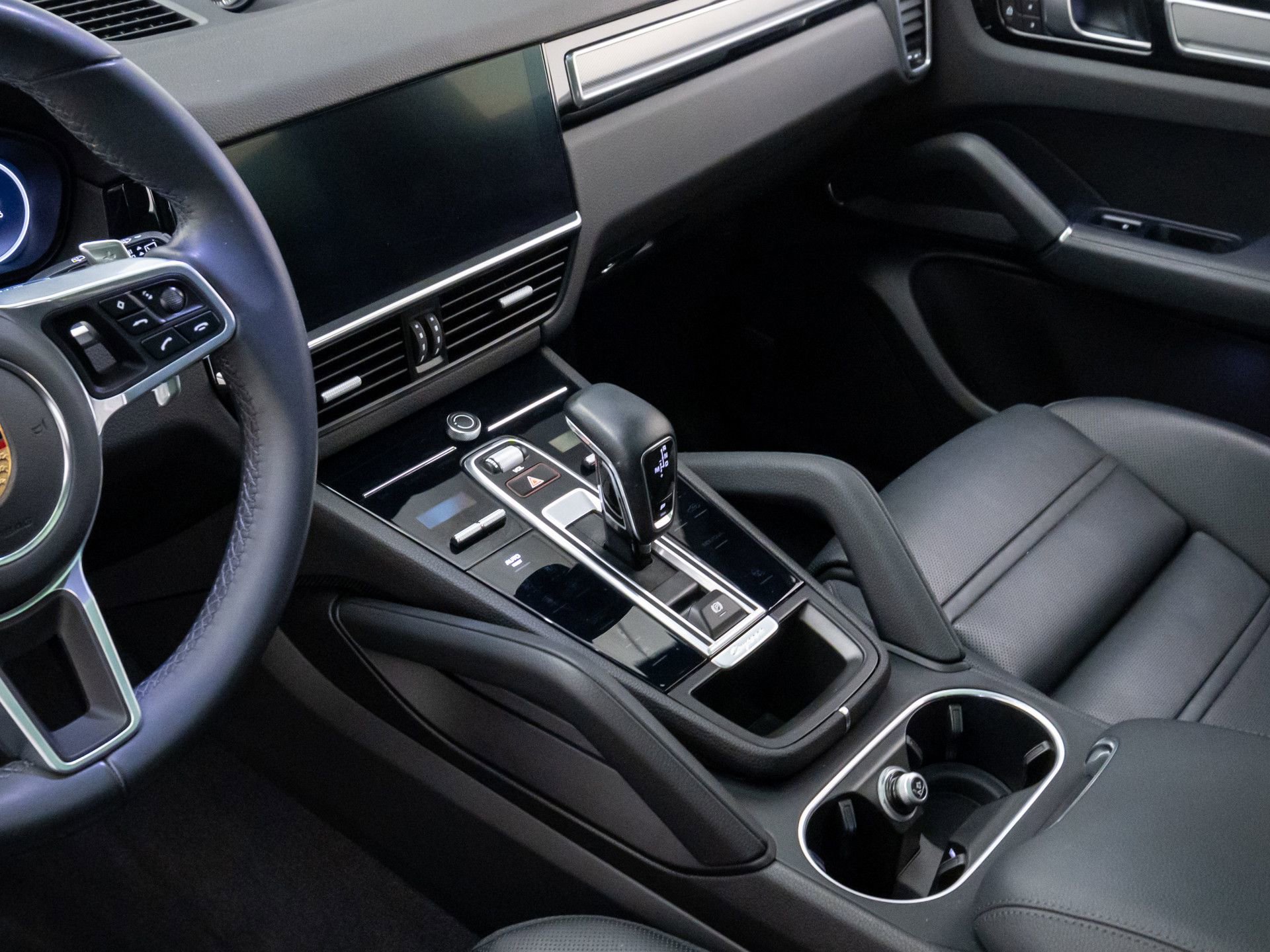 Certified 2022 Porsche Cayenne Platinum Edition image 13