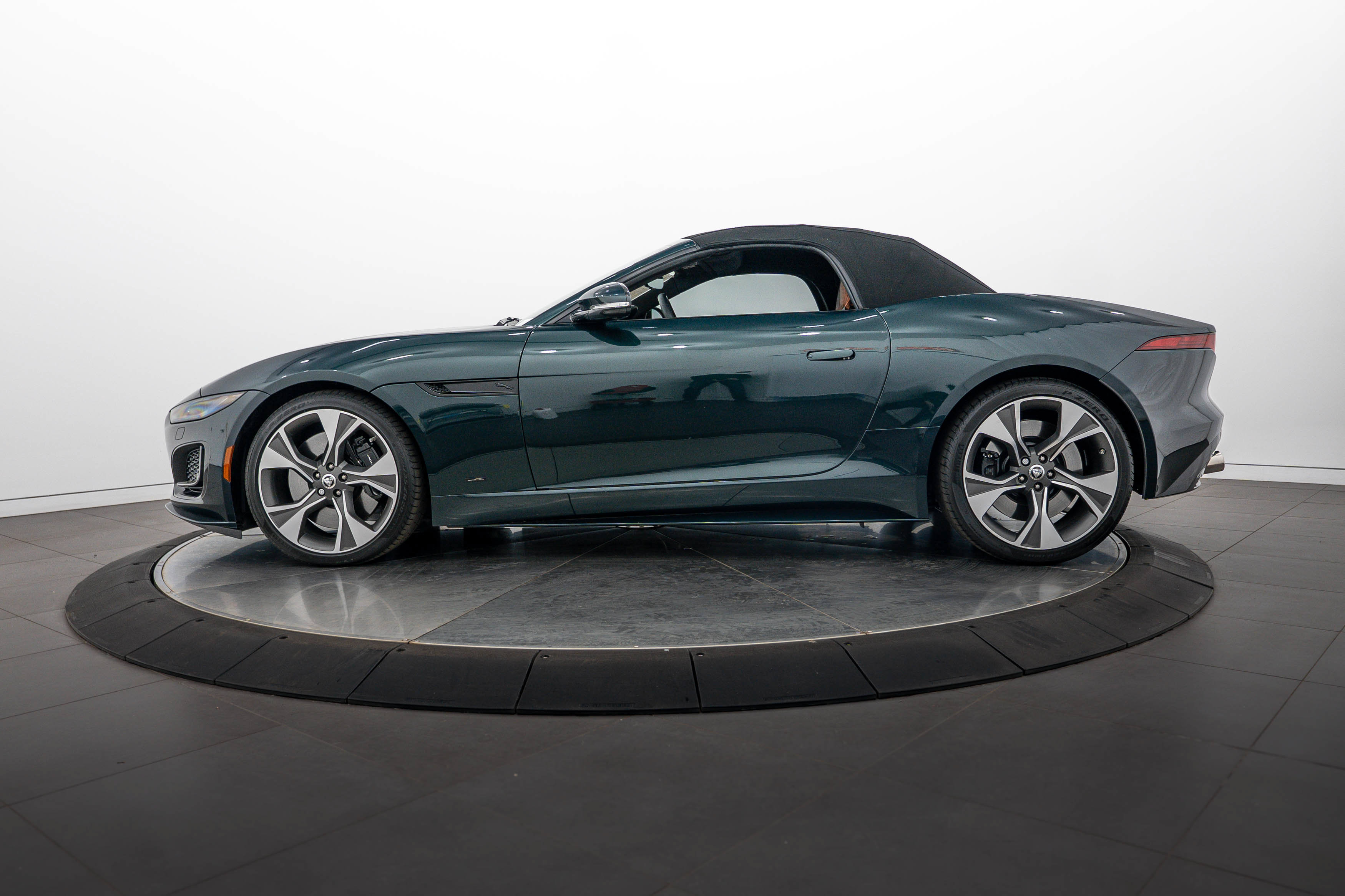 Used 2024 Jaguar F-TYPE Convertible AWD image 26