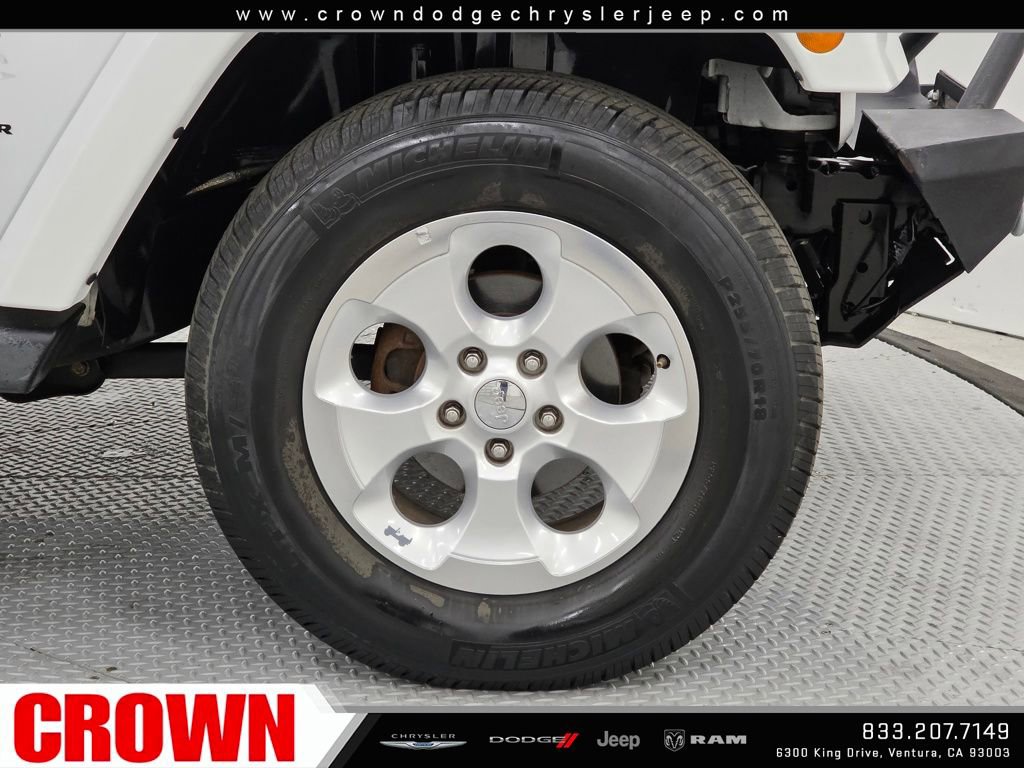 Used 2015 Jeep Wrangler Unlimited Sahara w/ Connectivity Group image 9