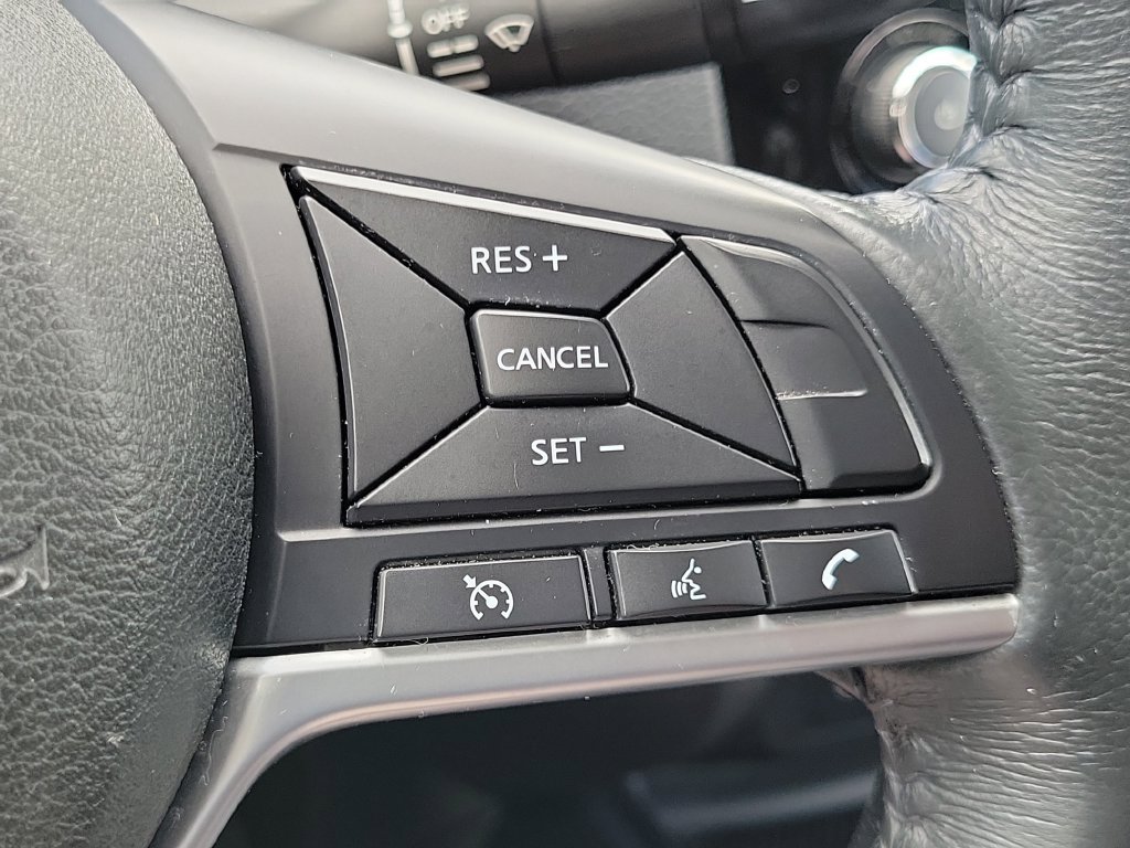 Used 2018 Nissan Rogue SV AWD/4WD image 29