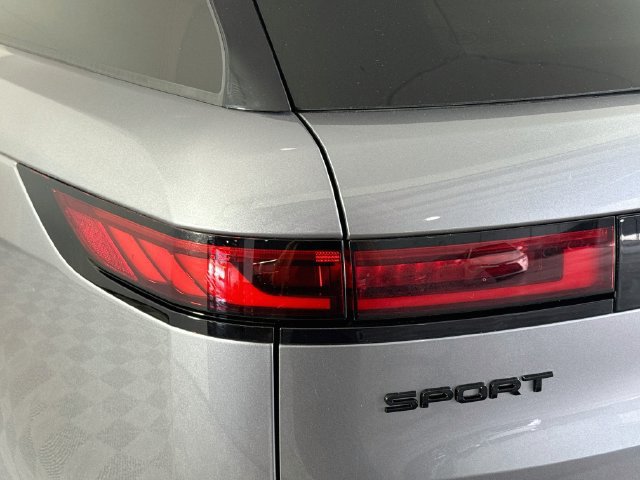 Used 2025 Land Rover Range Rover Sport SE AWD/4WD image 35