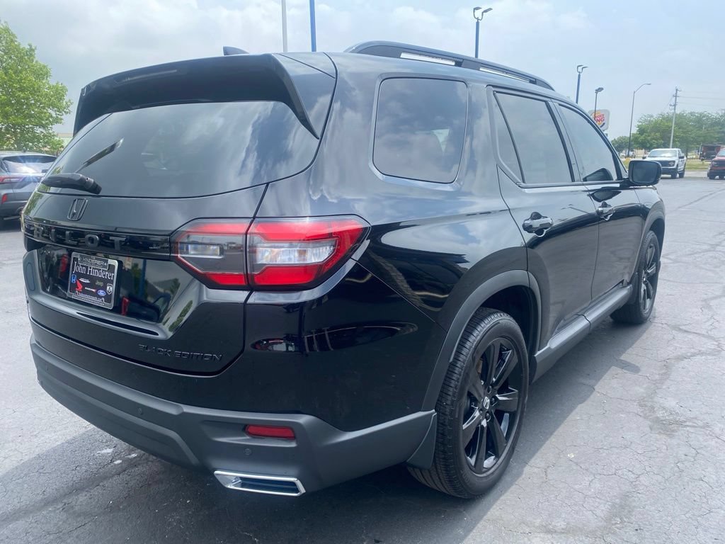 Used 2025 Honda Pilot Black Edition image 3