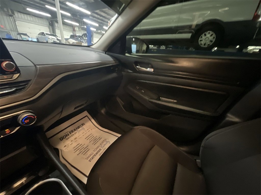 Used 2024 Nissan Altima 2.5 SV image 11