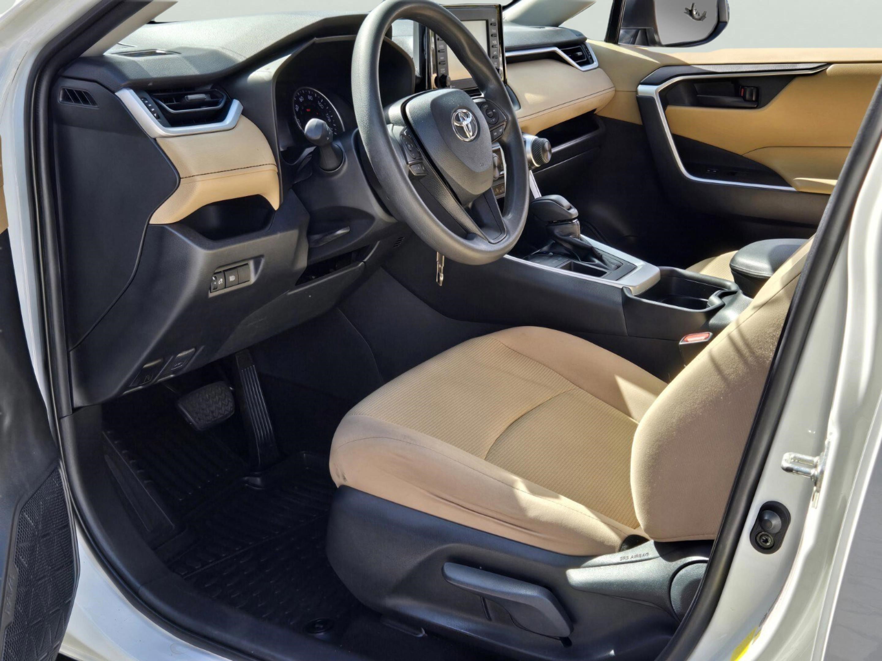 Used 2020 Toyota RAV4 LE image 17