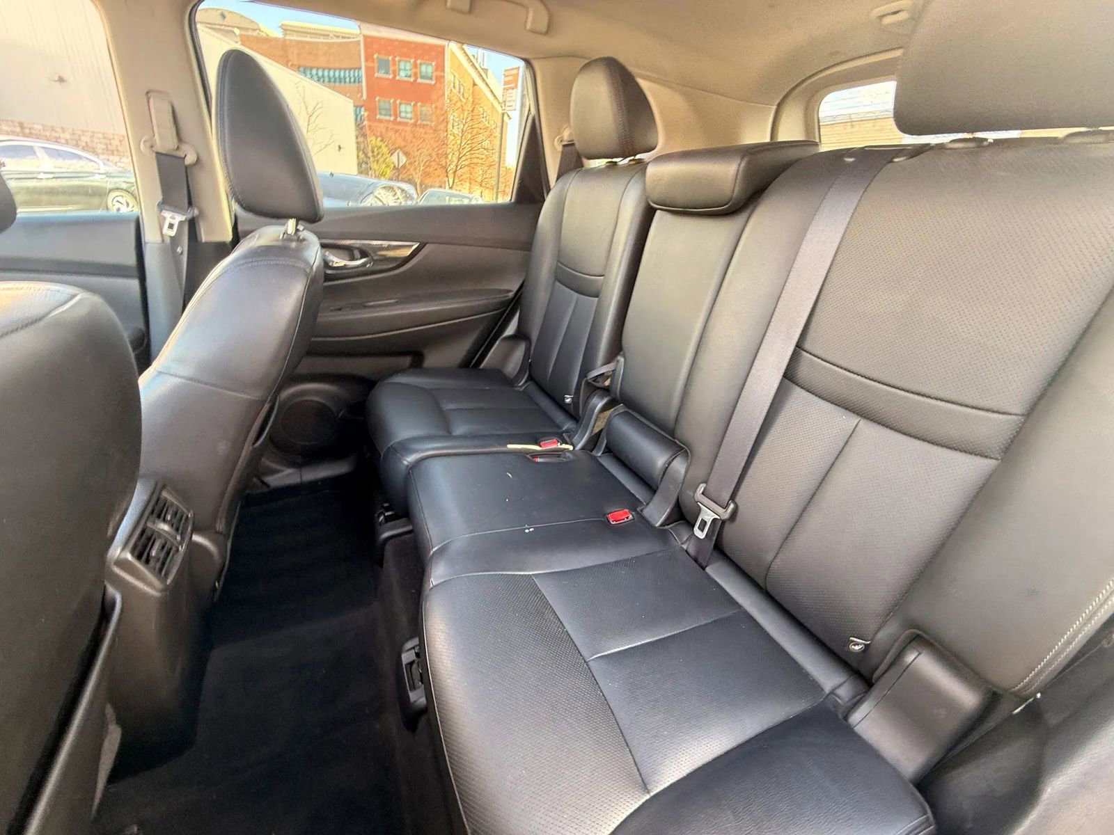 Used 2018 Nissan Rogue SL w/ Premium Package image 31