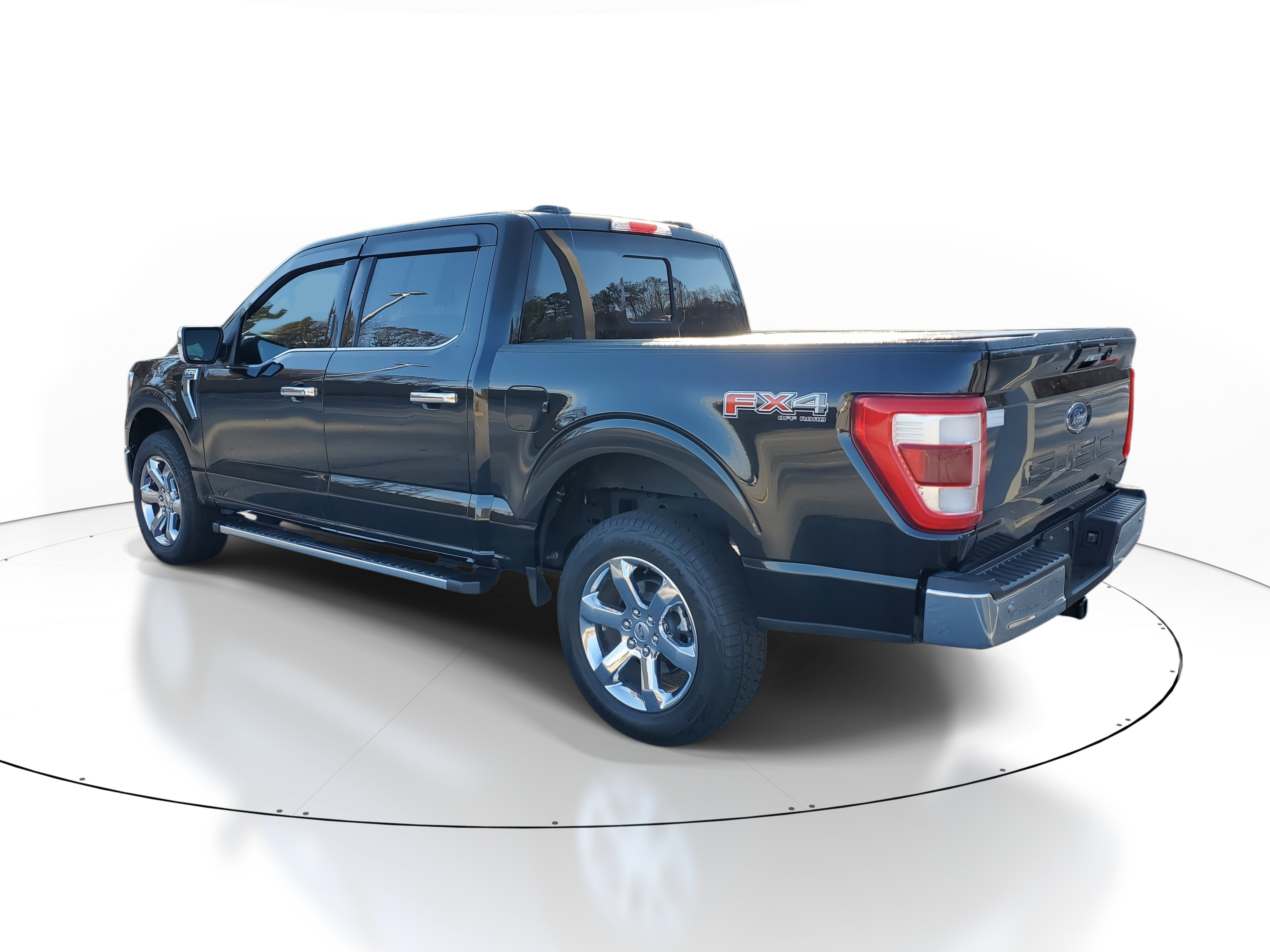Used 2023 Ford F150 Lariat w/ FX4 Off-Road Package image 4