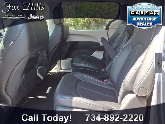 Used 2023 Chrysler Pacifica Touring-L FWD image 13