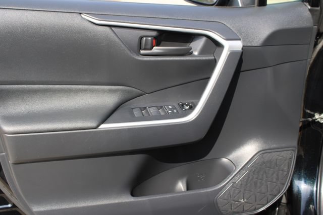 Used 2021 Toyota RAV4 SE w/ Weather & Moonroof Package AWD/4WD image 10