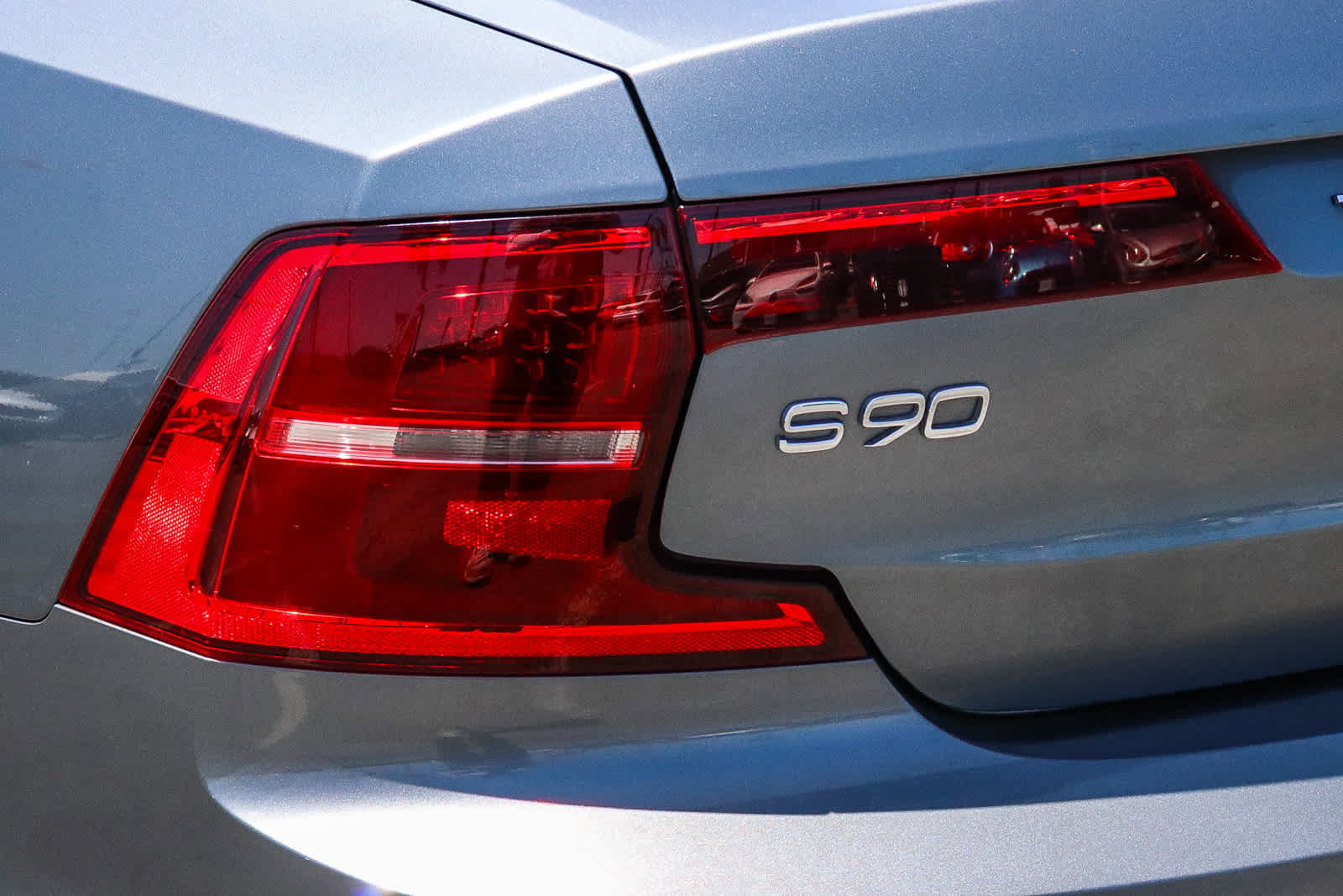 Used 2017 Volvo S90 T5 Momentum w/ Vision Package FWD image 9