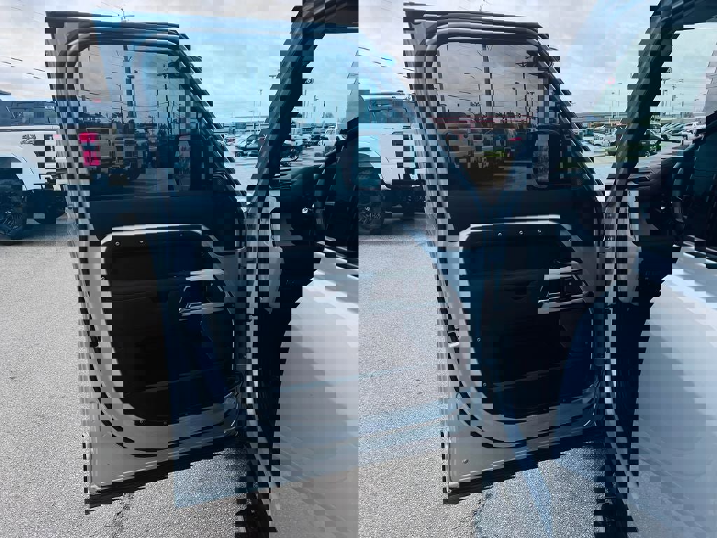 Used 2023 Land Rover Defender 110 S image 11