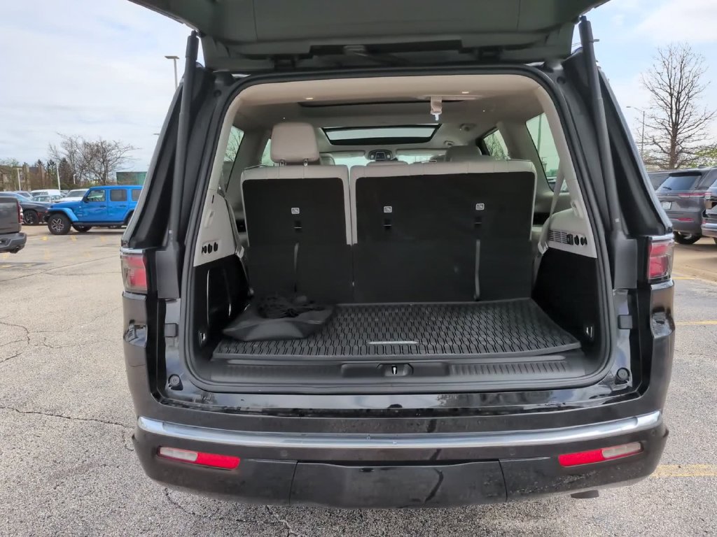 New 2024 Jeep Wagoneer Series II w/ Premium Group I AWD/4WD image 11