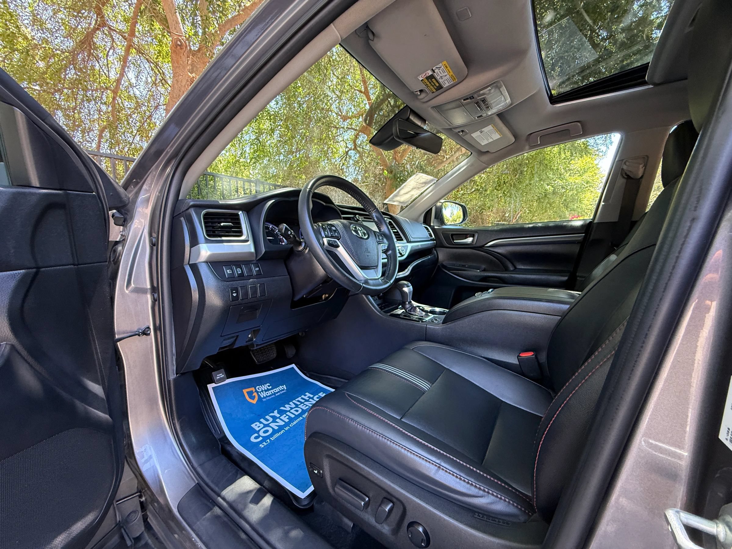Used 2019 Toyota Highlander SE FWD image 10
