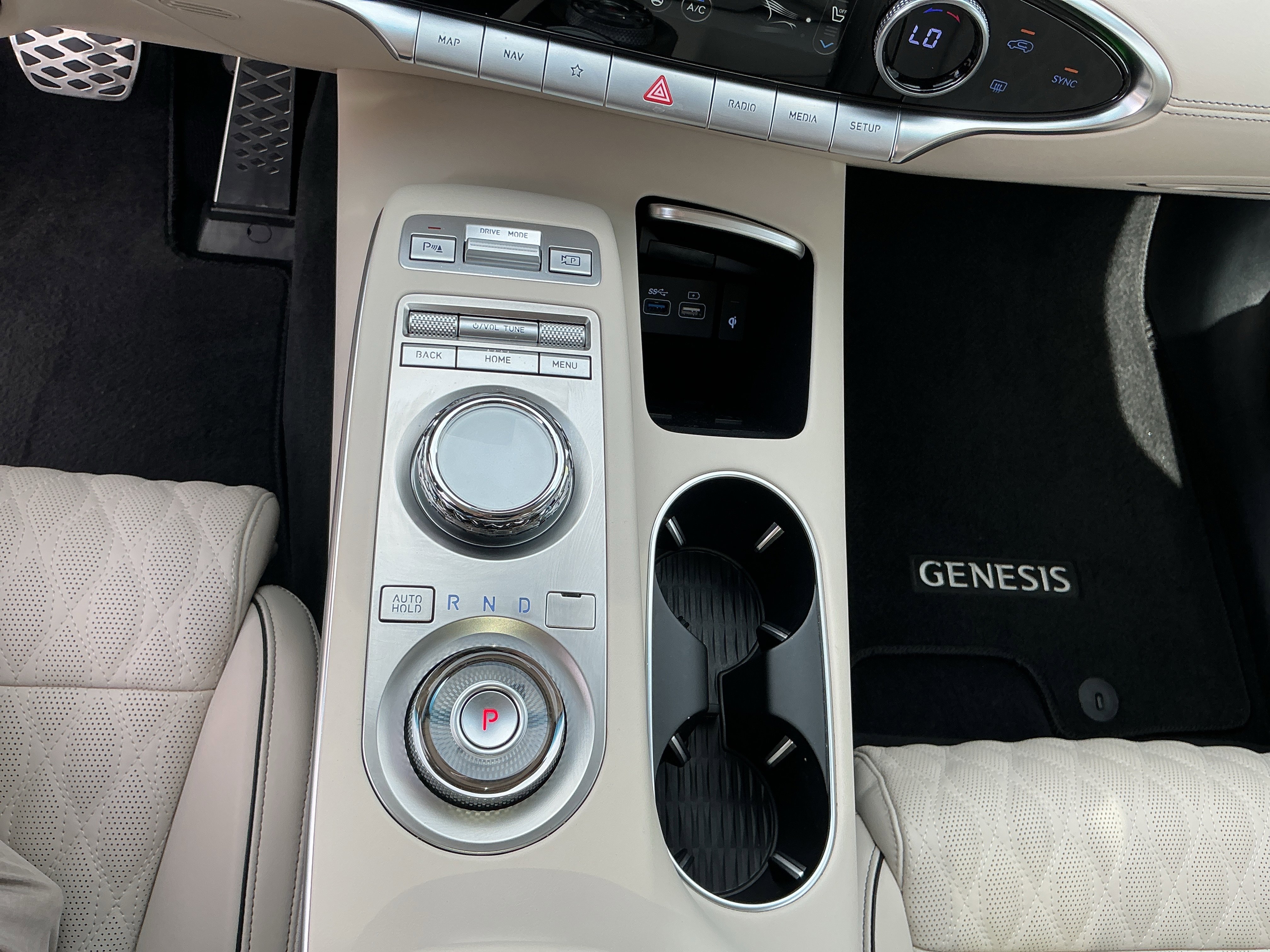 Used 2025 Genesis GV70 3.5T Sport w/ Sport Advanced Package AWD/4WD image 19