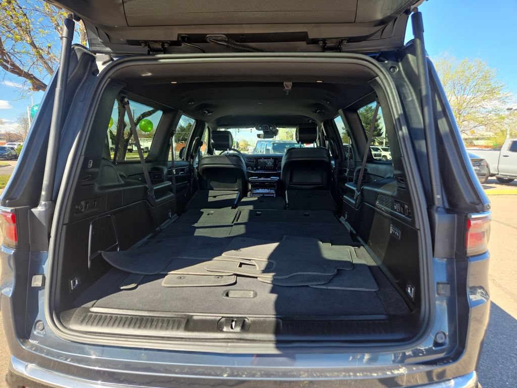 Used 2024 Jeep Wagoneer L Series II w/ Flexible Seating Group AWD/4WD image 22