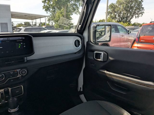 Used 2025 Jeep Wrangler Unlimited Sahara AWD/4WD image 16