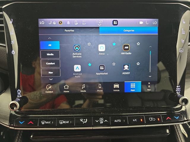 Used 2024 Jeep Wagoneer Series II w/ Flexible Seating Group image 32