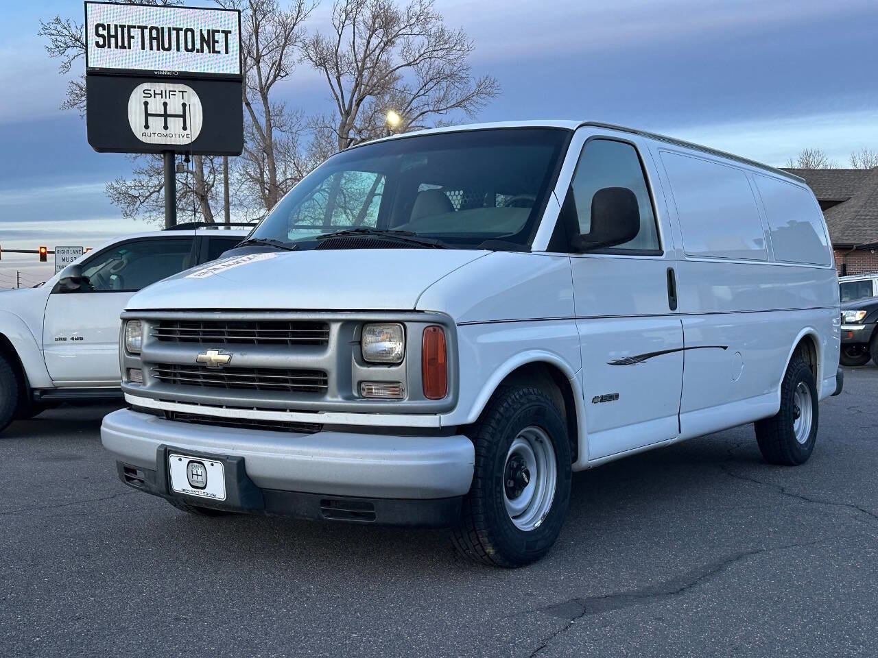 Used 2001 Chevrolet Express 1500 image 2