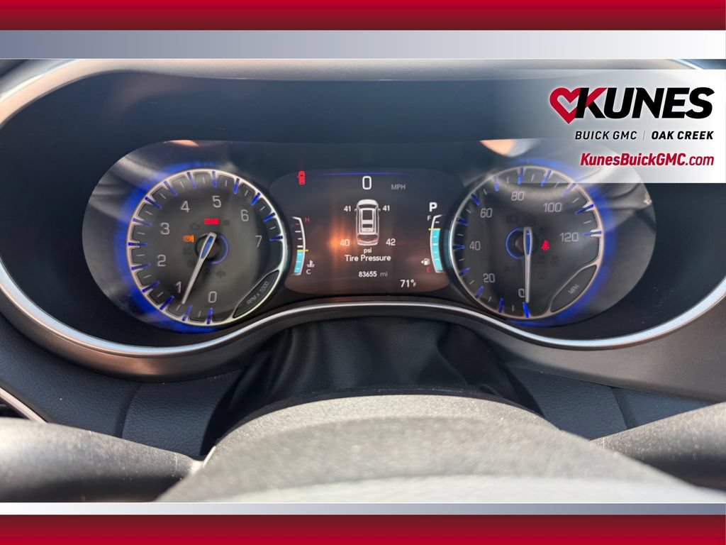 Used 2023 Chrysler Pacifica Touring-L FWD image 14