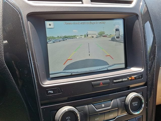 Used 2017 Ford Explorer XLT w/ Equipment Group 202A AWD/4WD image 19