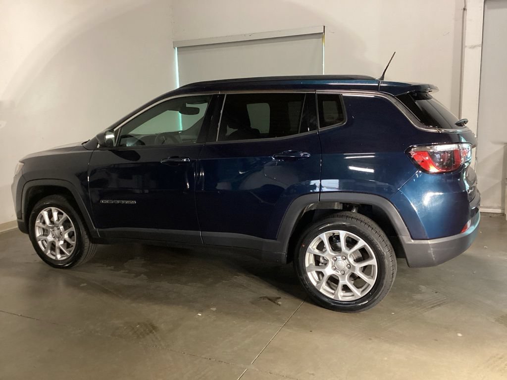Used 2024 Jeep Compass Latitude AWD/4WD image 8