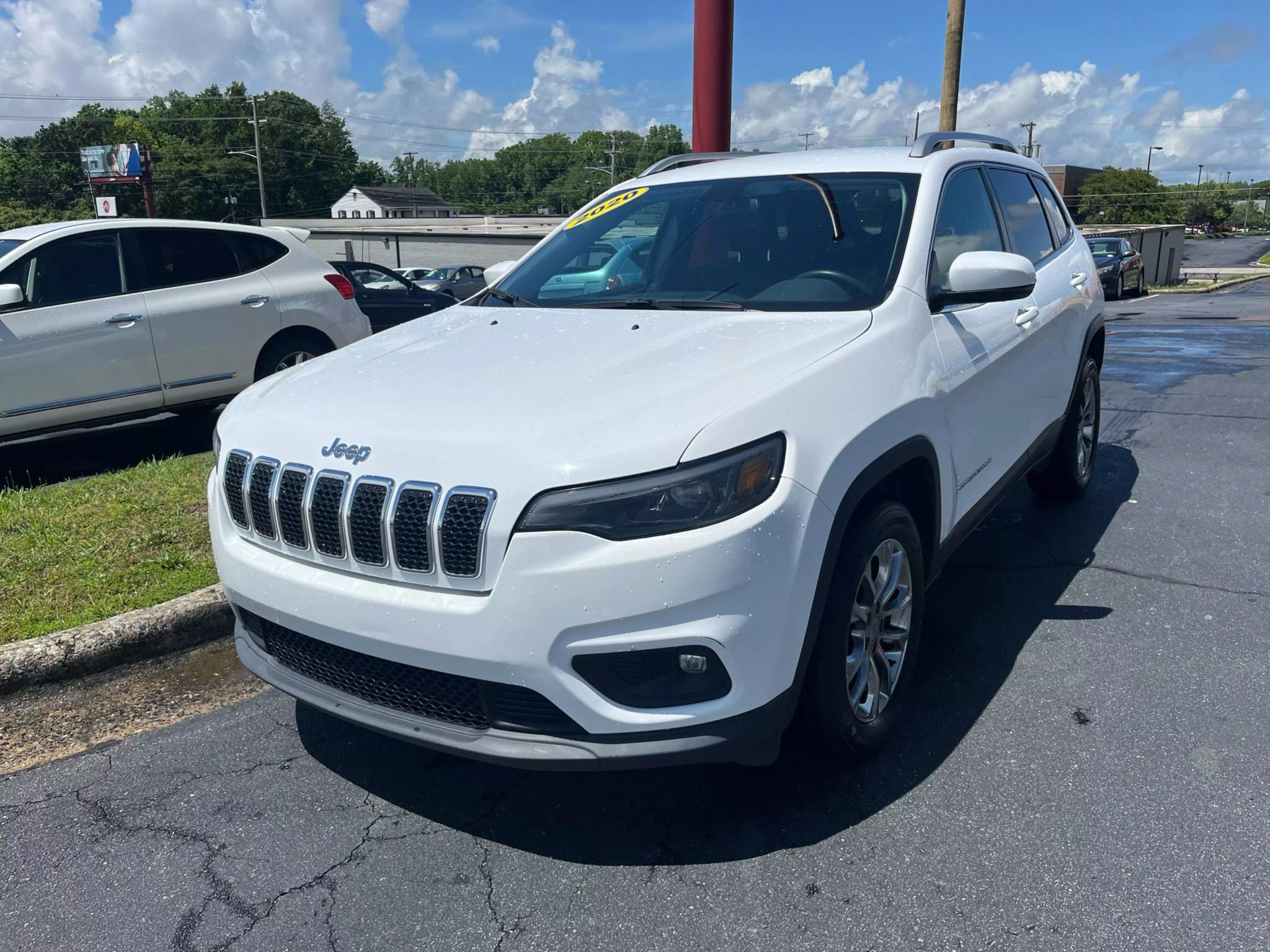 Used 2020 Jeep Cherokee Latitude Plus image 3