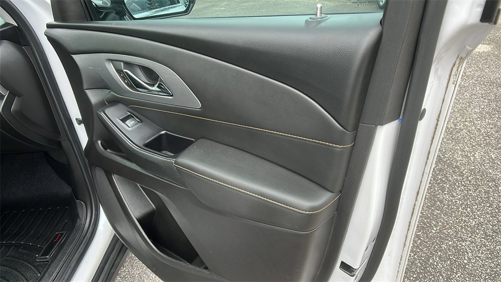 Used 2019 Chevrolet Traverse LT image 16