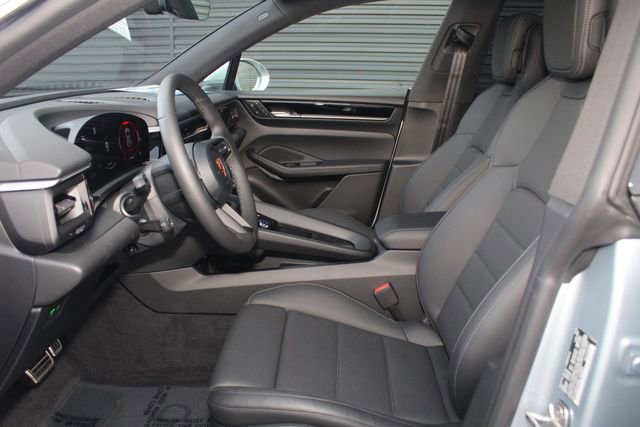 New 2025 Porsche Macan 4S Electric image 5