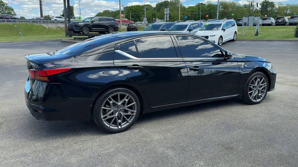 Used 2024 Nissan Altima 2.0 SR FWD image 7