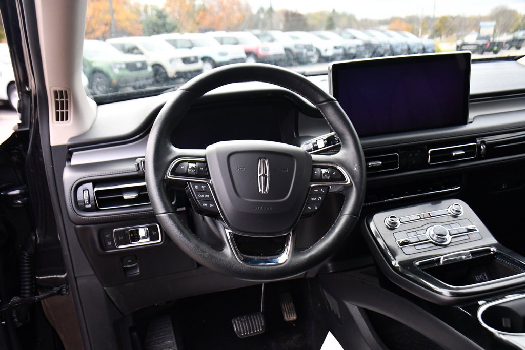 Used 2022 Lincoln Nautilus AWD w/ Premium Package image 12