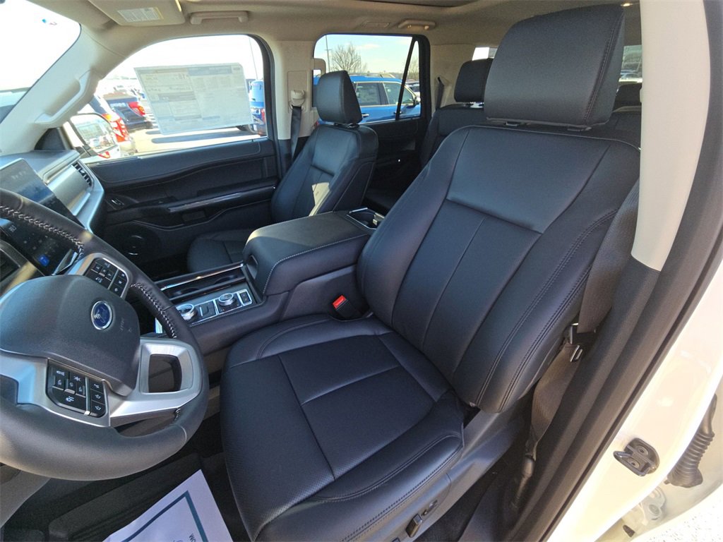 Used 2024 Ford Expedition Max XLT image 11