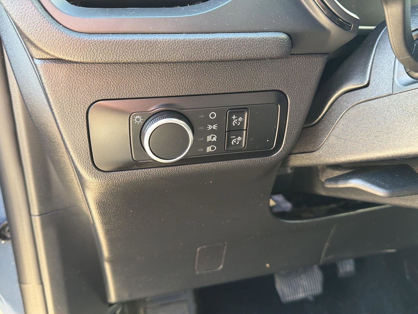 Used 2025 Ford Escape ST-Line w/ Cold Weather Package AWD/4WD image 11