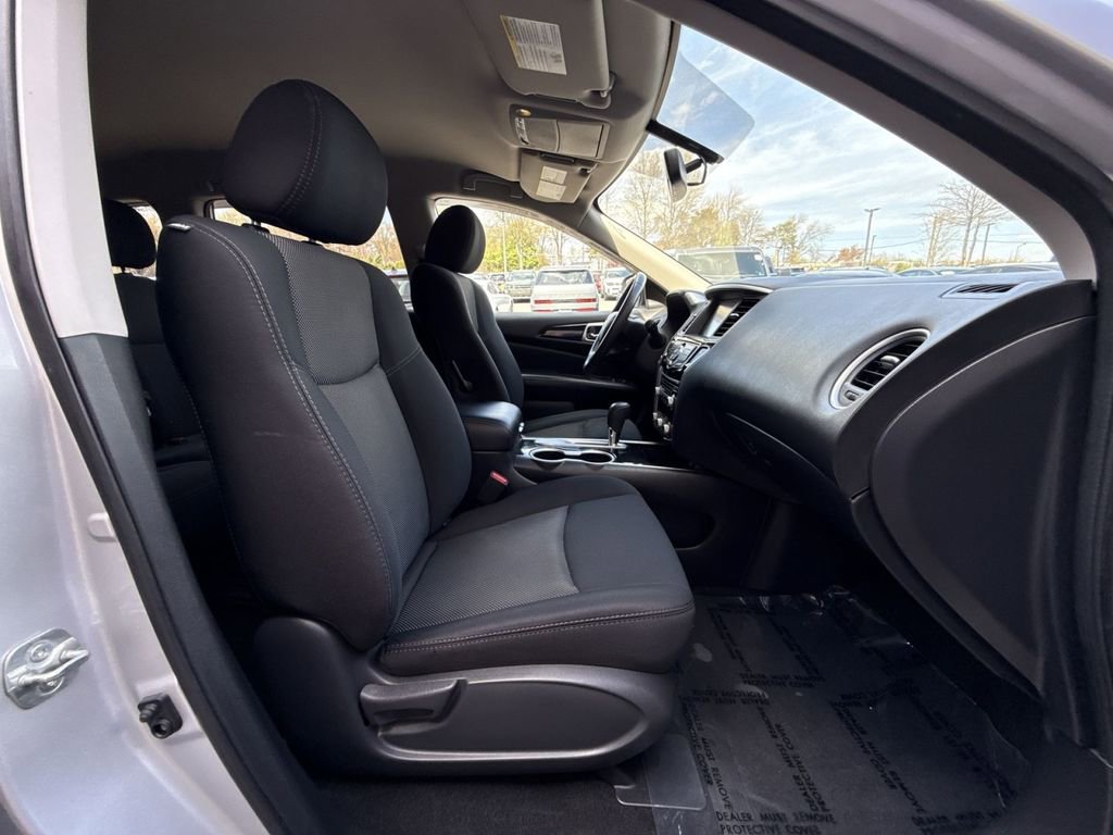 Used 2018 Nissan Pathfinder SV image 25