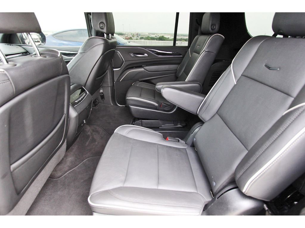 Used 2023 Cadillac Escalade ESV Sport AWD/4WD image 7