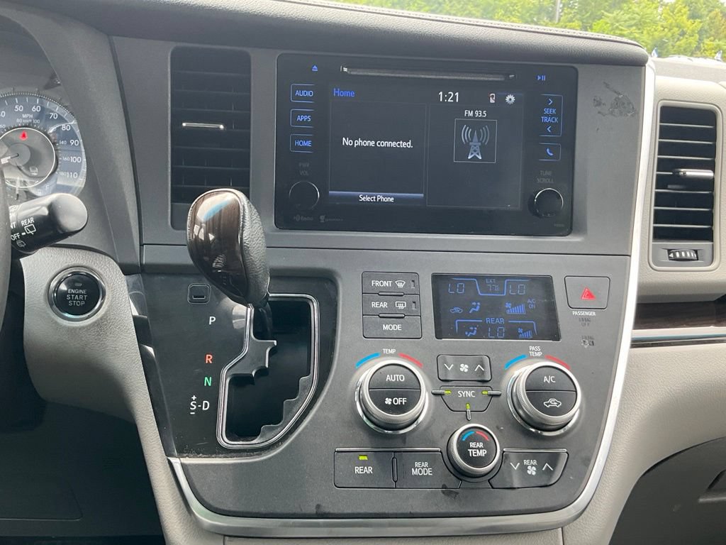 Used 2015 Toyota Sienna XLE AWD/4WD image 17