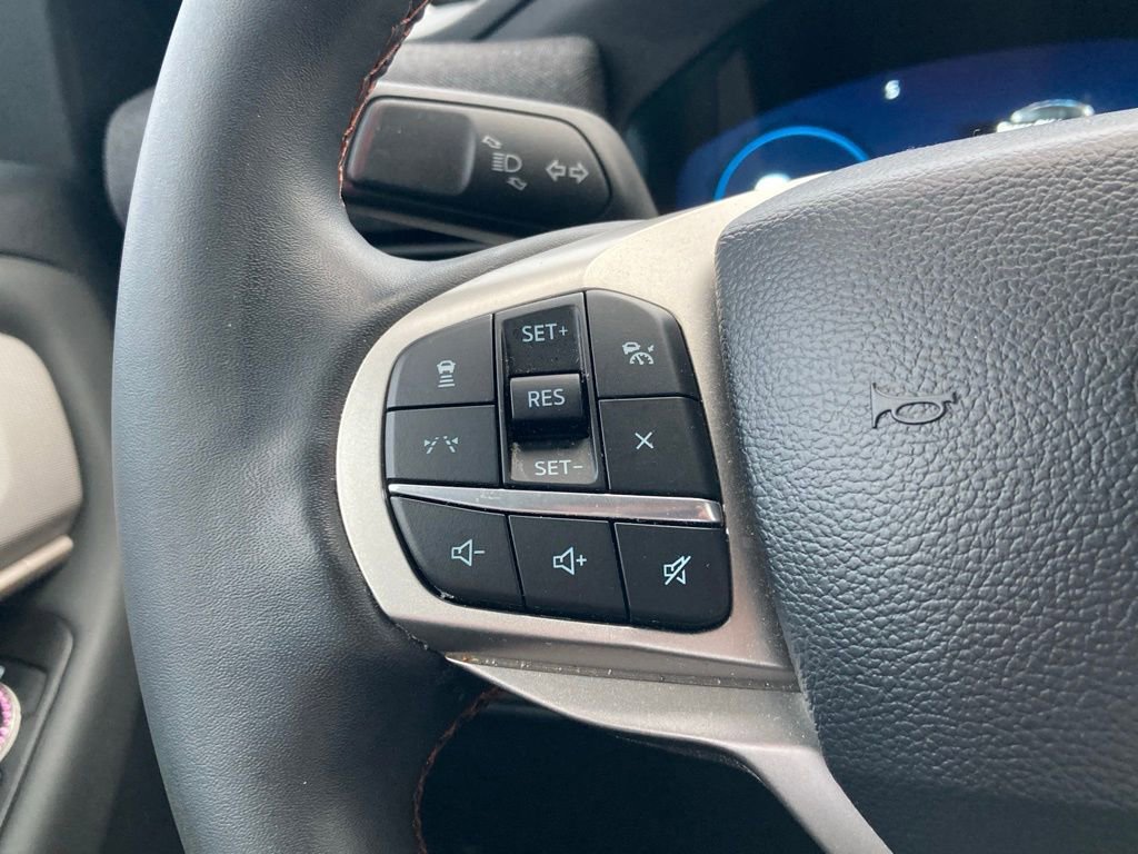 Used 2025 Ford Explorer Active RWD image 15