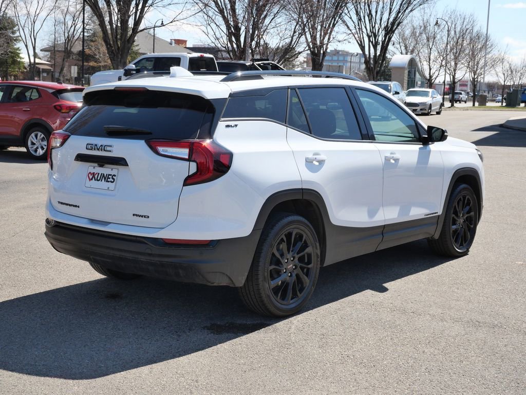 Used 2023 GMC Terrain SLT w/ Tech Package image 13