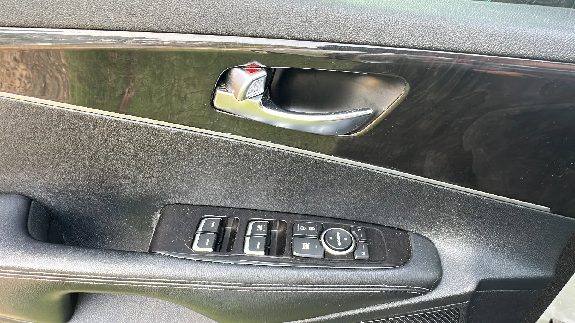 Used 2016 Kia Sorento LX image 37