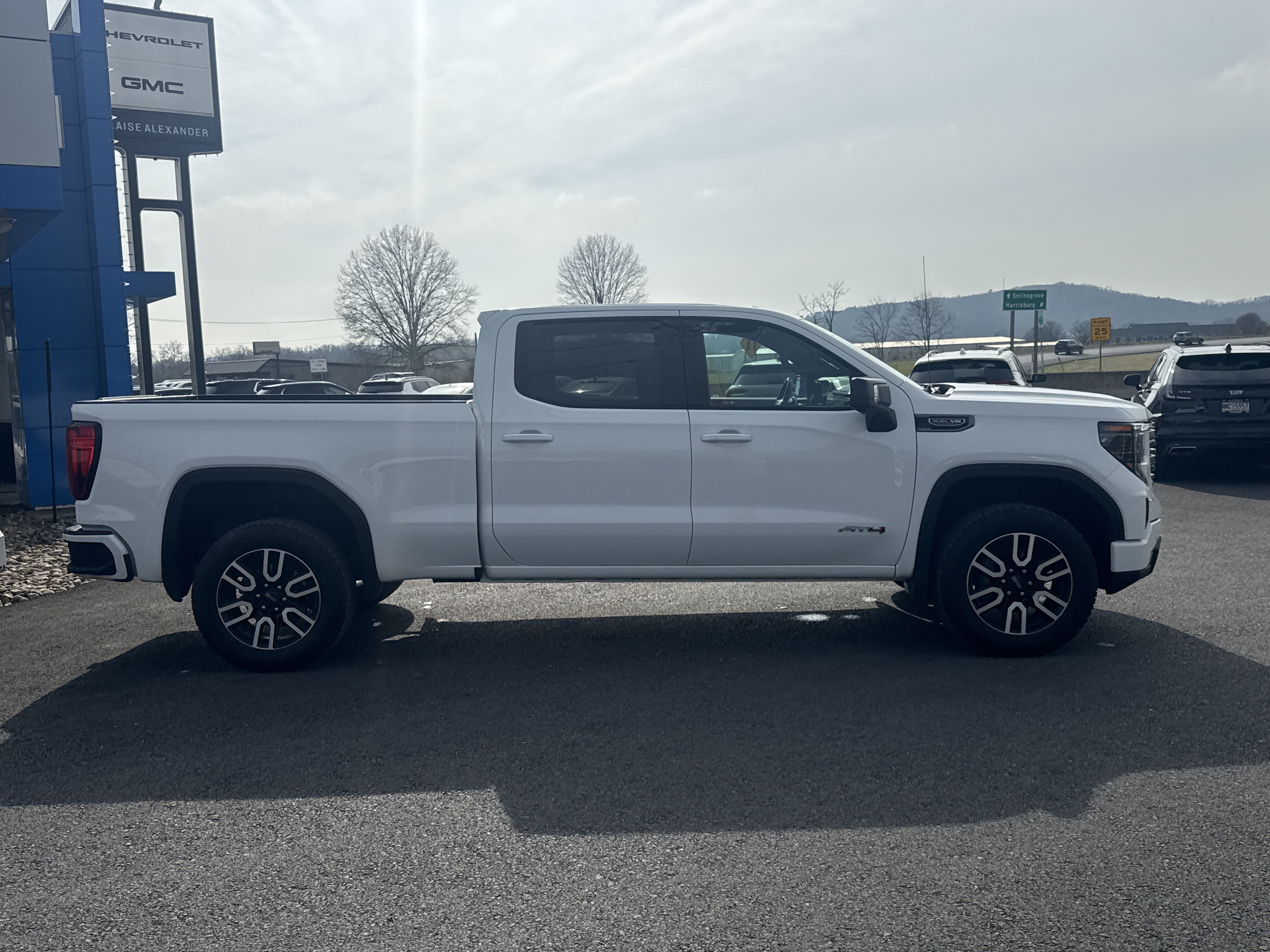 Used 2023 GMC Sierra 1500 AT4 AWD/4WD image 2