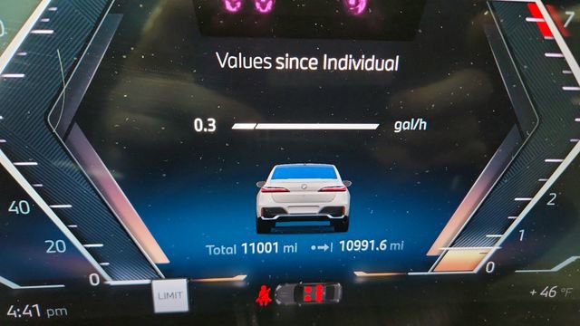 Used 2025 BMW 740i xDrive image 38