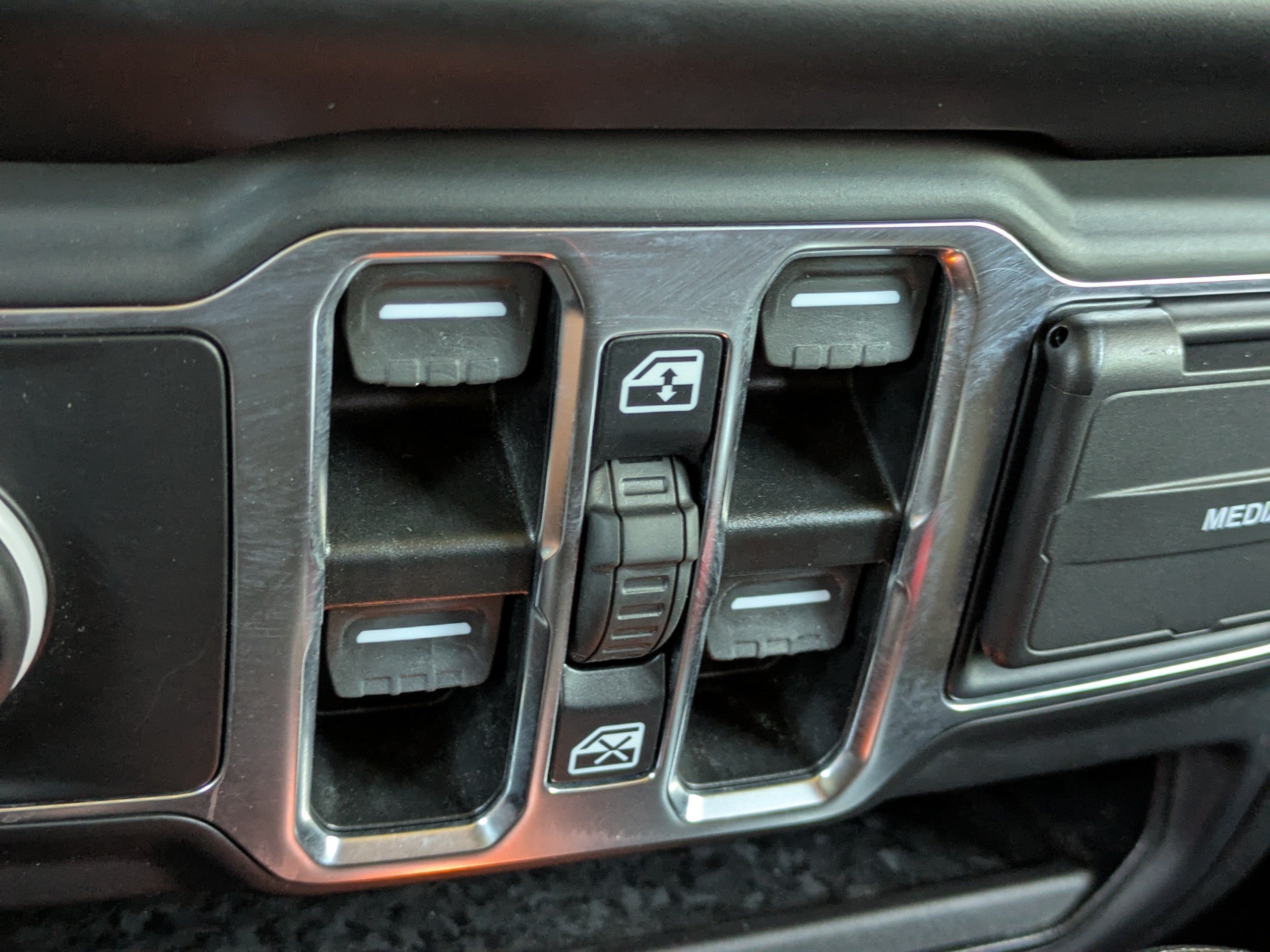 Used 2023 Jeep Gladiator Sport AWD/4WD image 24