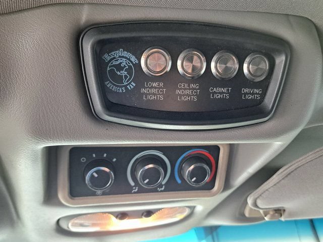 Used 2015 Chevrolet Express 2500 RWD image 16