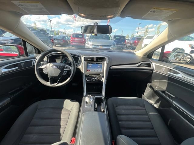 Used 2018 Ford Fusion SE w/ Fusion SE Technology Package FWD image 16