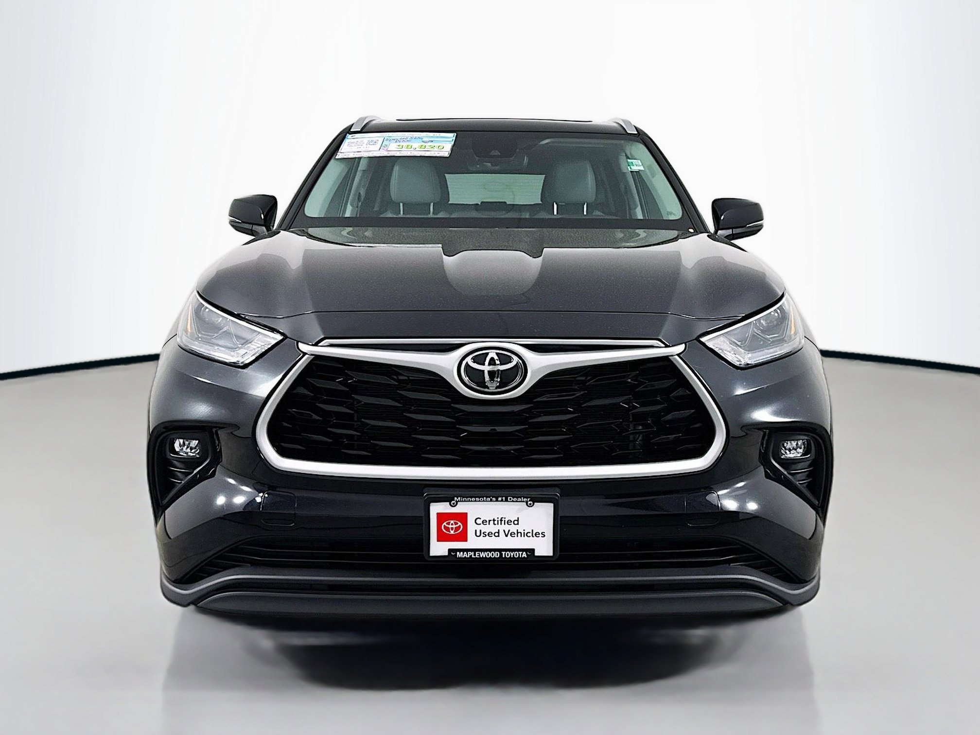 Used 2022 Toyota Highlander XLE AWD/4WD image 2