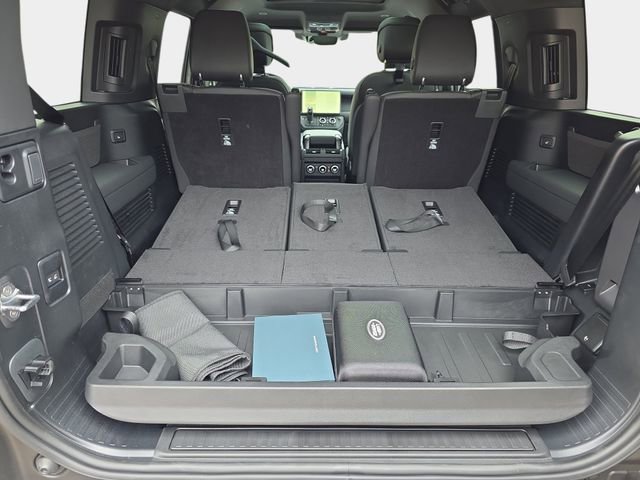 New 2026 Land Rover Defender 130 X-Dynamic SE image 10