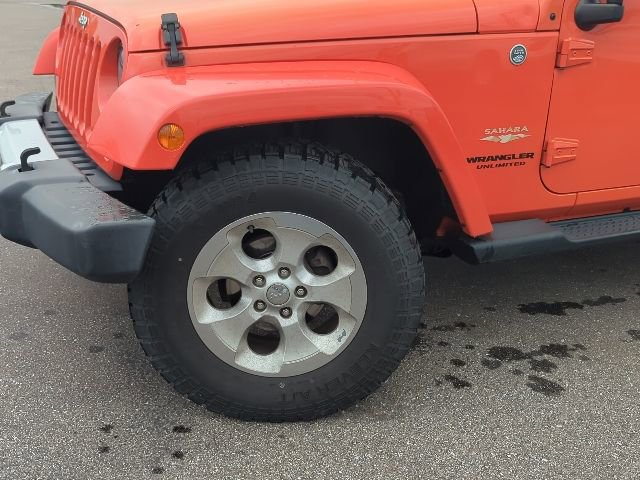 Used 2015 Jeep Wrangler Unlimited Sahara w/ Connectivity Group AWD/4WD image 2